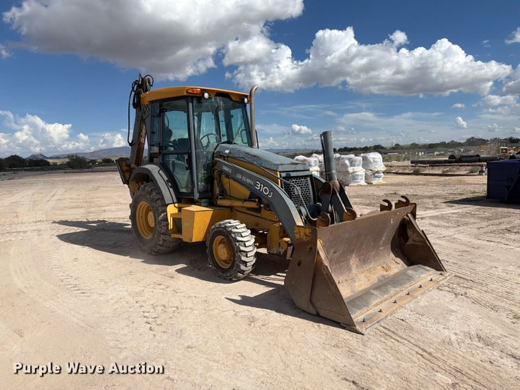 image for item FI2021 2010 John Deere 310J backhoe