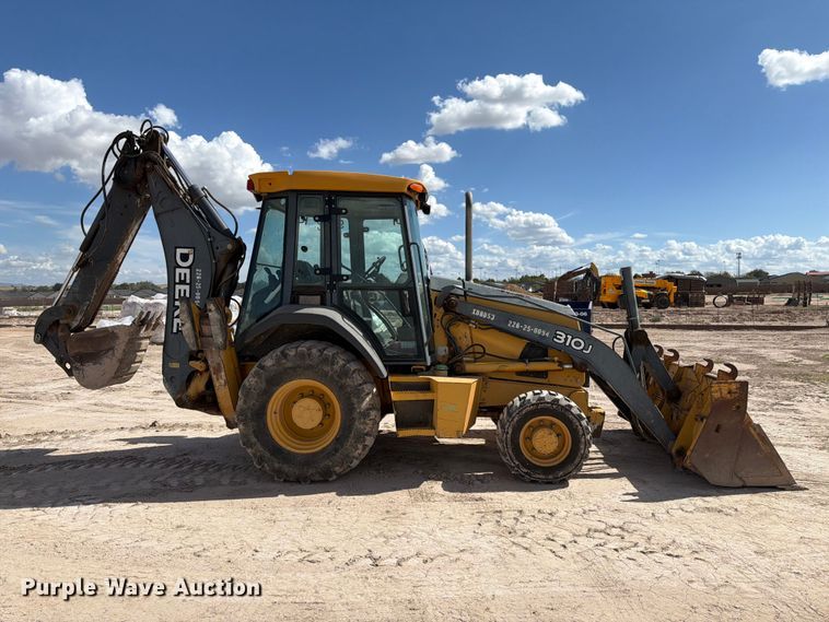 image for item FI2021 2010 John Deere 310J backhoe