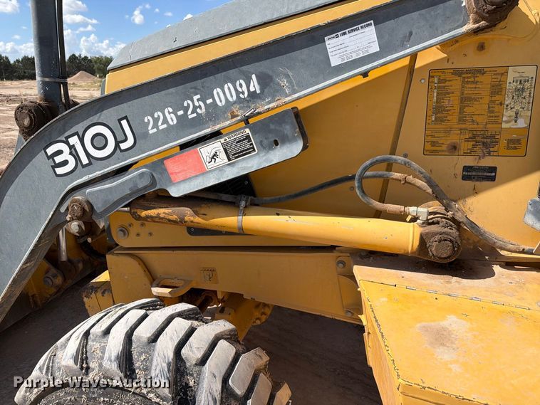 image for item FI2021 2010 John Deere 310J backhoe
