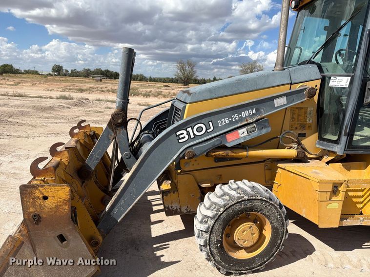 image for item FI2021 2010 John Deere 310J backhoe