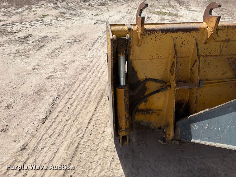 image for item FI2021 2010 John Deere 310J backhoe