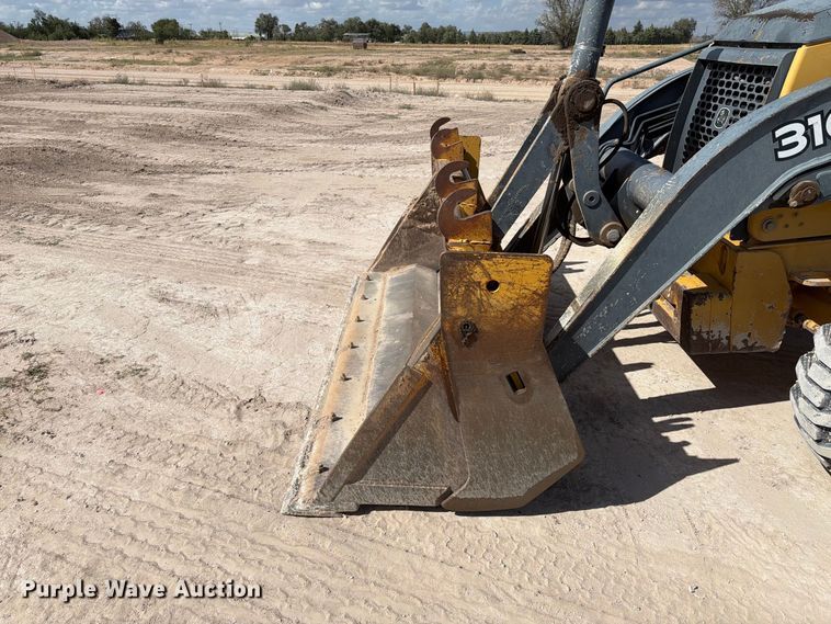 image for item FI2021 2010 John Deere 310J backhoe