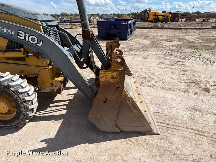 image for item FI2021 2010 John Deere 310J backhoe