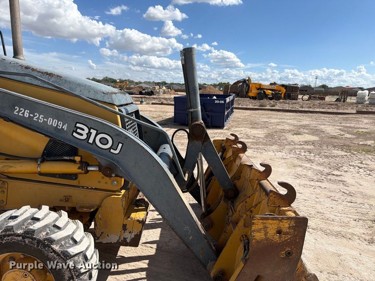 image for item FI2021 2010 John Deere 310J backhoe