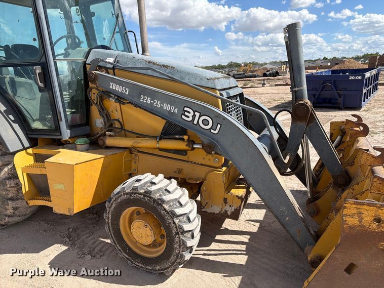 image for item FI2021 2010 John Deere 310J backhoe