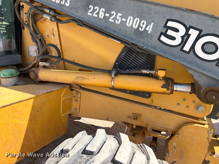 image for item FI2021 2010 John Deere 310J backhoe