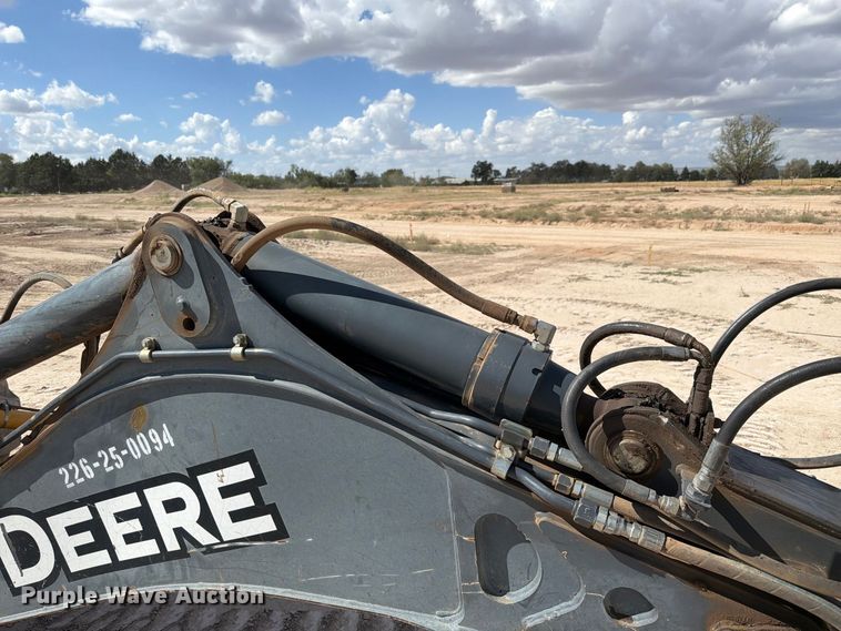 image for item FI2021 2010 John Deere 310J backhoe
