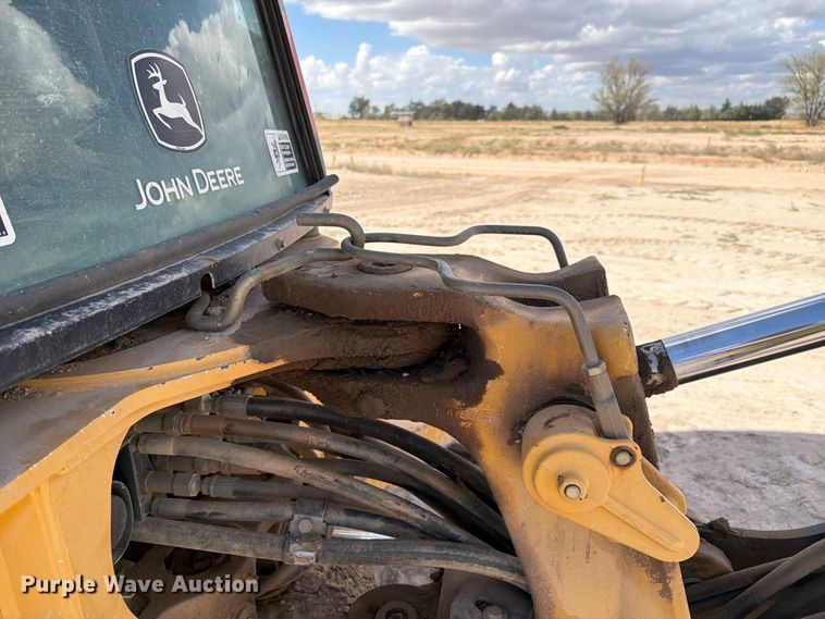 image for item FI2021 2010 John Deere 310J backhoe