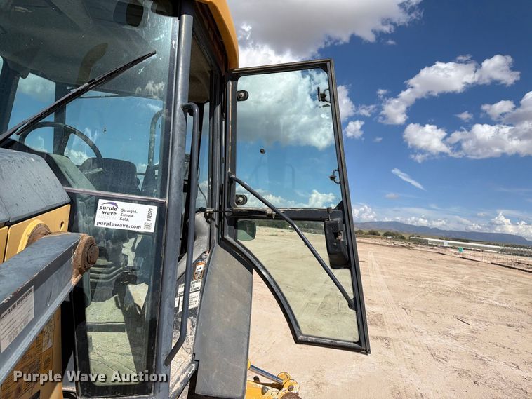 image for item FI2021 2010 John Deere 310J backhoe