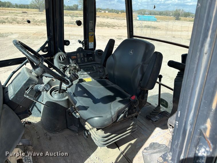 image for item FI2021 2010 John Deere 310J backhoe