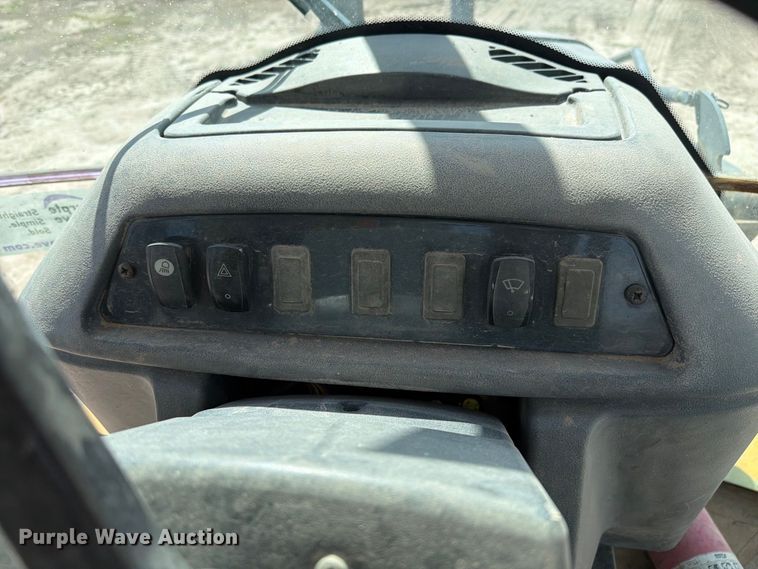 image for item FI2021 2010 John Deere 310J backhoe