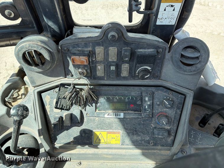image for item FI2021 2010 John Deere 310J backhoe