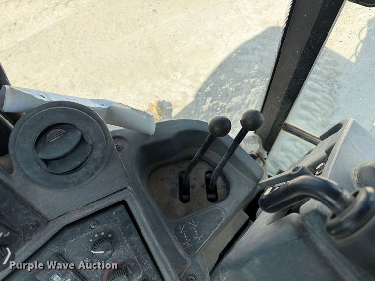 image for item FI2021 2010 John Deere 310J backhoe