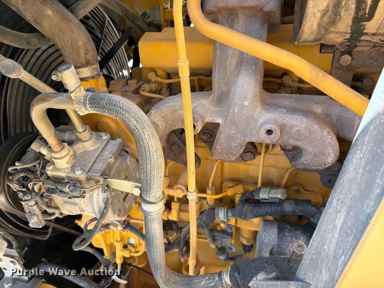 image for item FI2021 2010 John Deere 310J backhoe