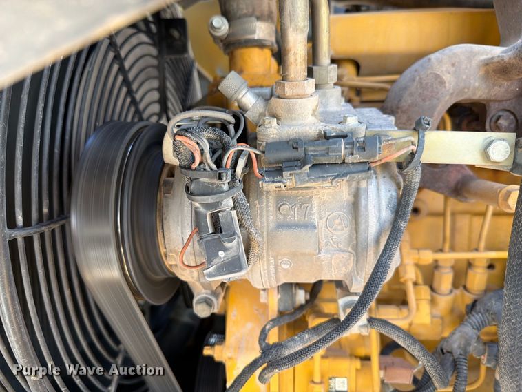 image for item FI2021 2010 John Deere 310J backhoe