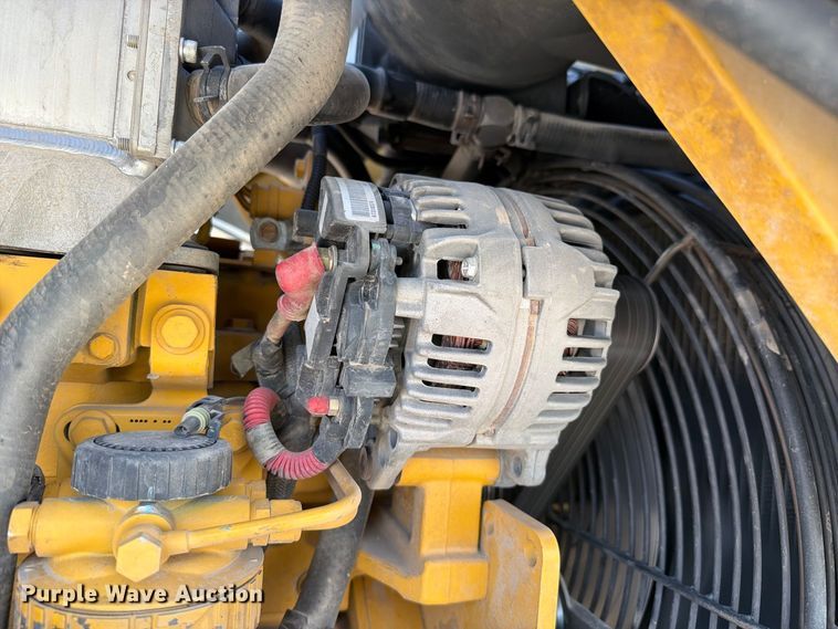 image for item FI2021 2010 John Deere 310J backhoe