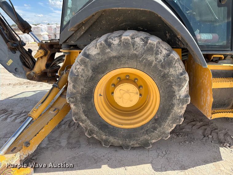image for item FI2021 2010 John Deere 310J backhoe