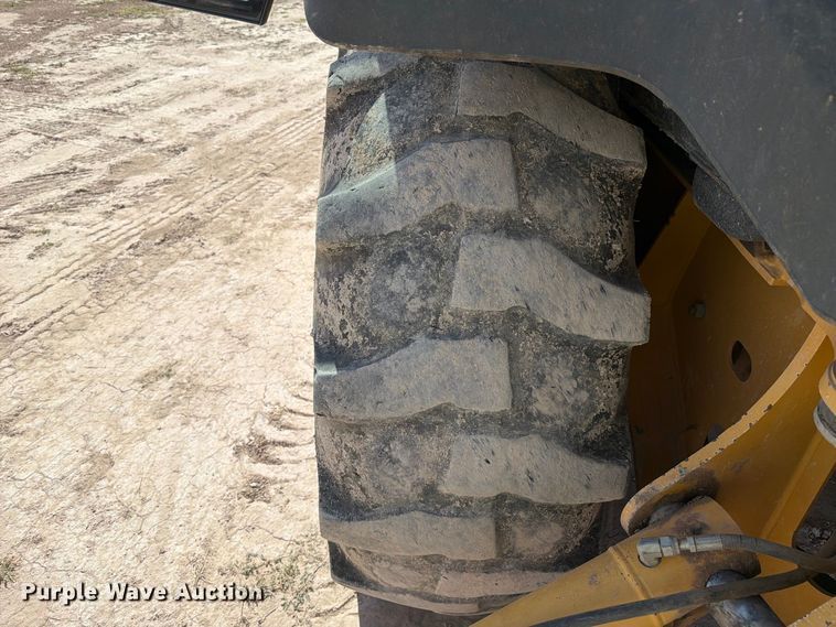 image for item FI2021 2010 John Deere 310J backhoe