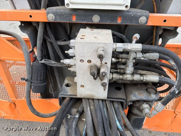 image for item FI2022 2014 JLG 1350SJP boom lift