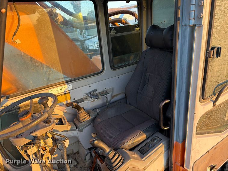image for item FI2024 1998 Halla HE200W wheeled excavator