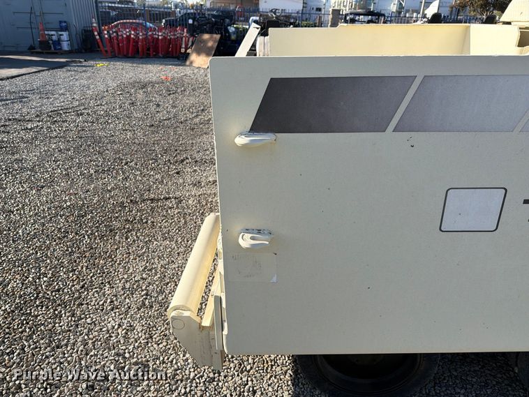 image for item FI2025 2007 Cedar Rapids CR352L paver