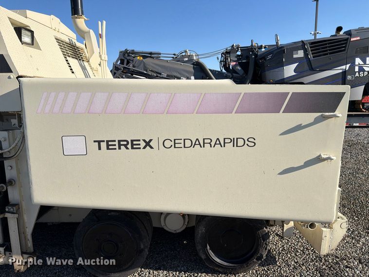 image for item FI2025 2007 Cedar Rapids CR352L paver