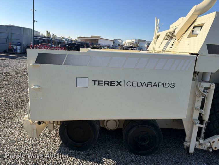 image for item FI2025 2007 Cedar Rapids CR352L paver