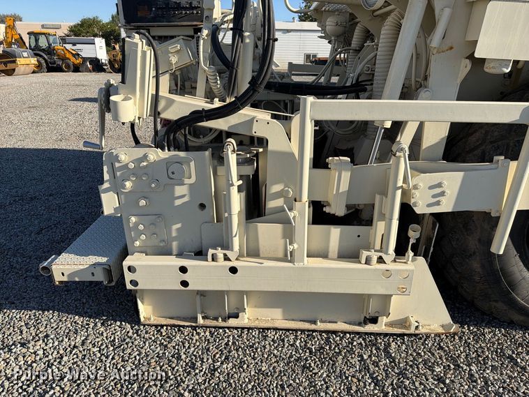image for item FI2025 2007 Cedar Rapids CR352L paver