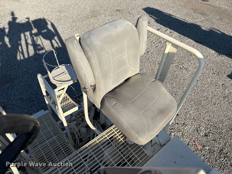 image for item FI2025 2007 Cedar Rapids CR352L paver