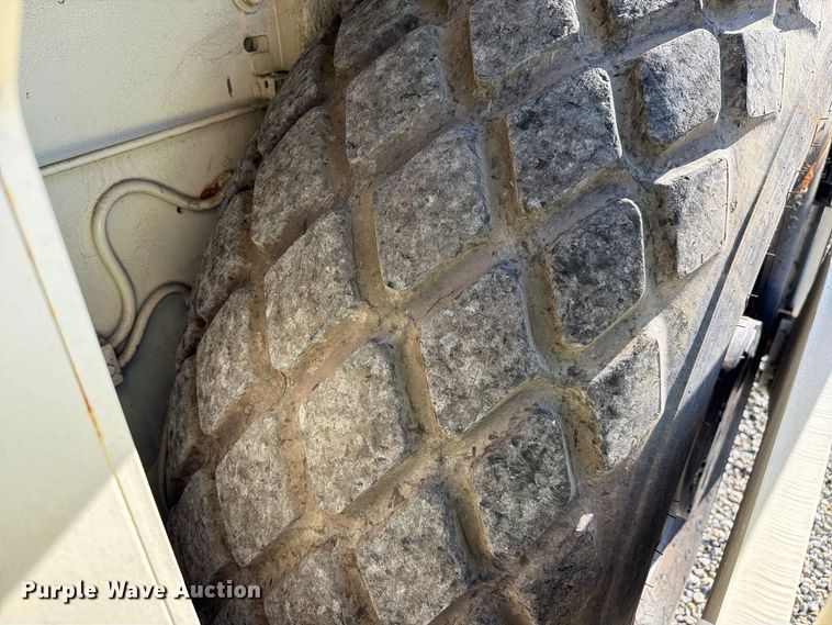 image for item FI2025 2007 Cedar Rapids CR352L paver