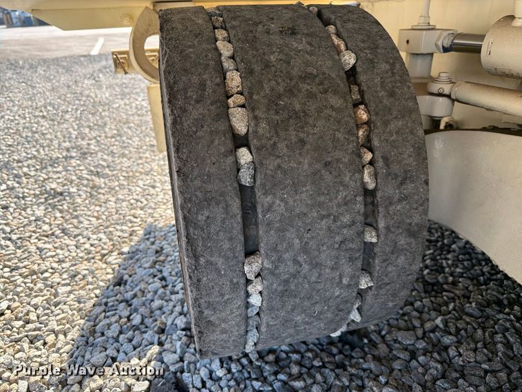 image for item FI2025 2007 Cedar Rapids CR352L paver