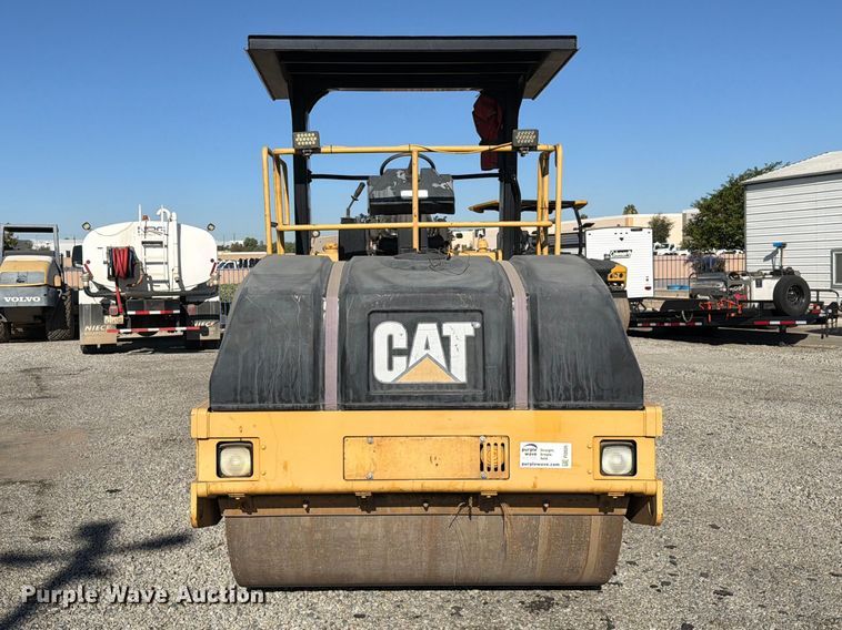 image for item FI2026 2001 Caterpillar CB-5340 double drum vibratory roller
