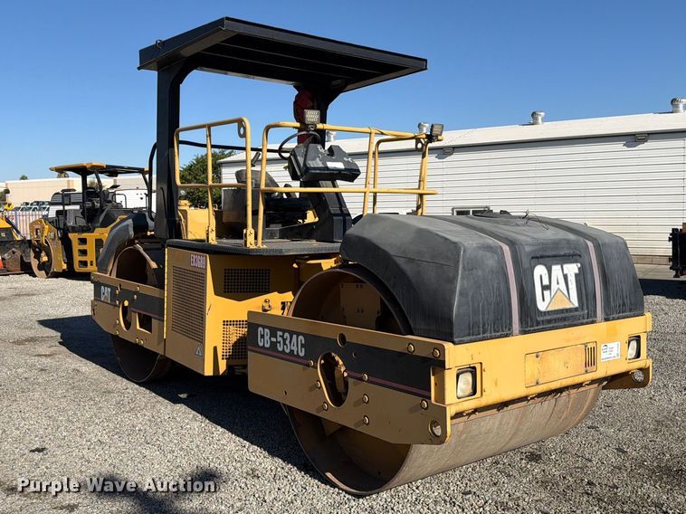 image for item FI2026 2001 Caterpillar CB-5340 double drum vibratory roller