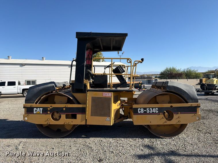 image for item FI2026 2001 Caterpillar CB-5340 double drum vibratory roller