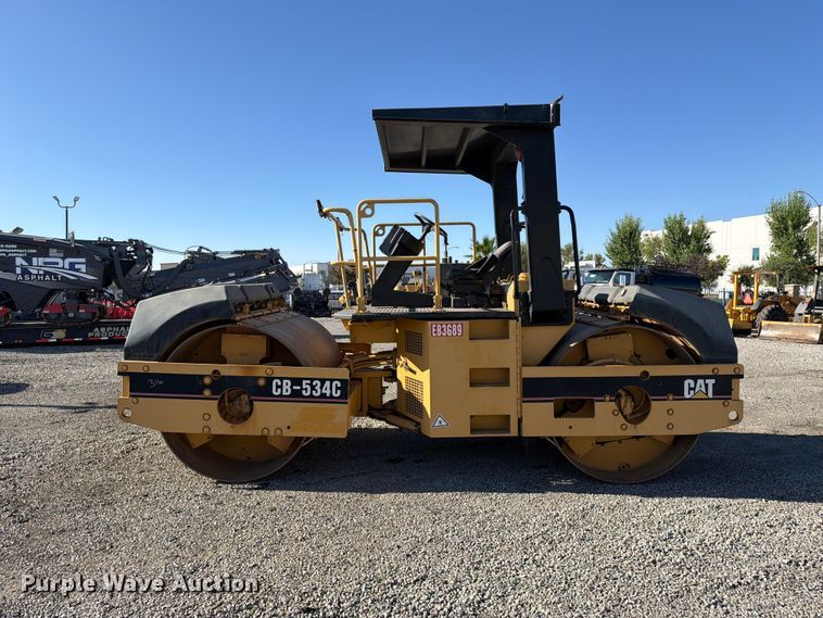 image for item FI2026 2001 Caterpillar CB-5340 double drum vibratory roller