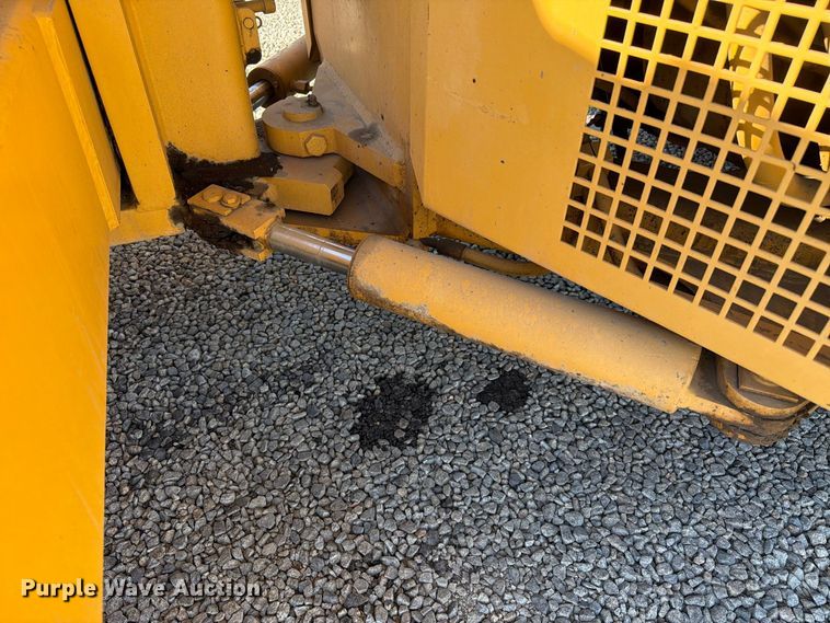 image for item FI2026 2001 Caterpillar CB-5340 double drum vibratory roller