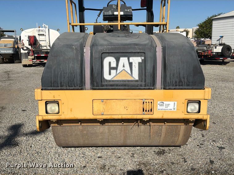 image for item FI2026 2001 Caterpillar CB-5340 double drum vibratory roller