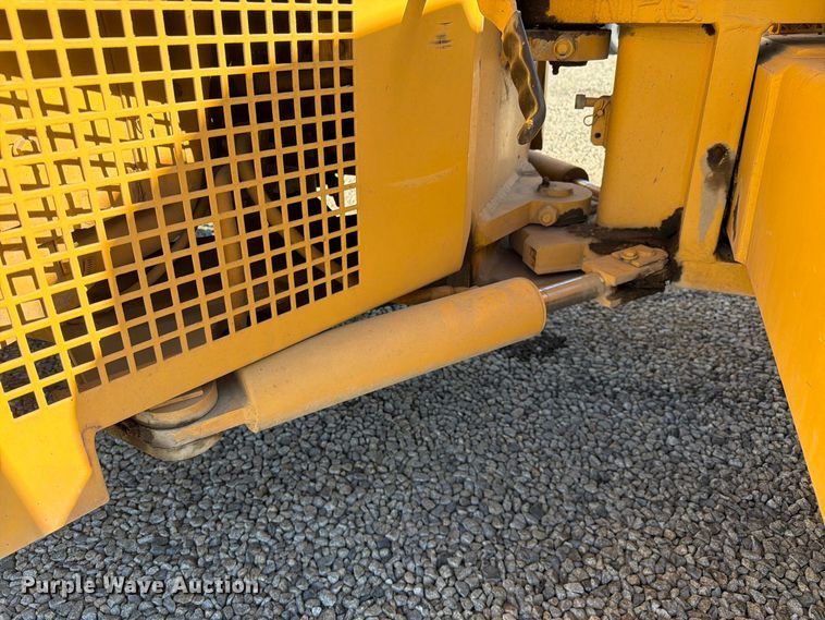 image for item FI2026 2001 Caterpillar CB-5340 double drum vibratory roller