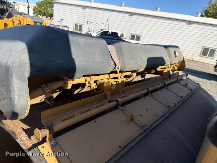 image for item FI2026 2001 Caterpillar CB-5340 double drum vibratory roller