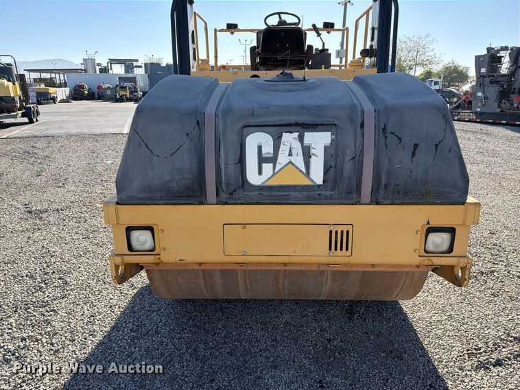 image for item FI2026 2001 Caterpillar CB-5340 double drum vibratory roller