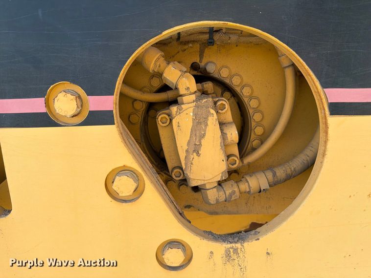 image for item FI2026 2001 Caterpillar CB-5340 double drum vibratory roller