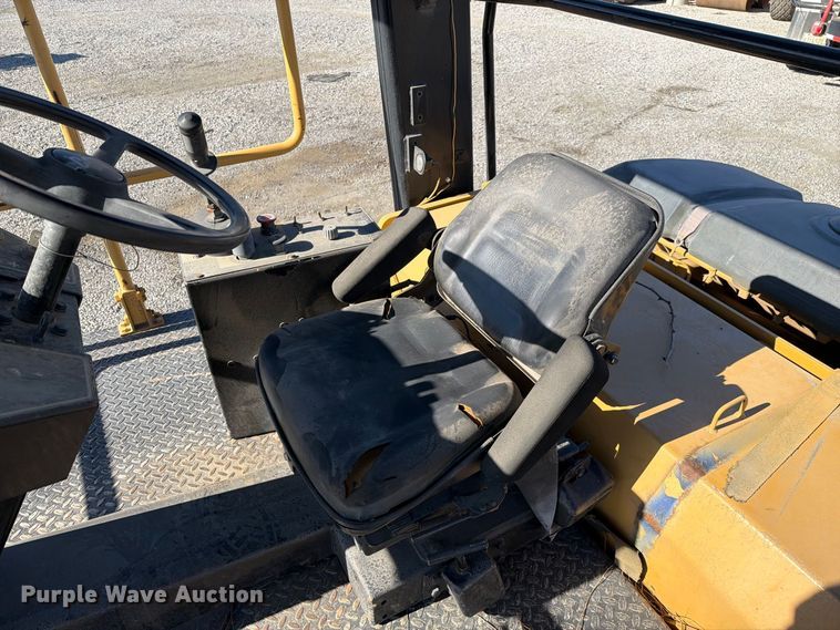 image for item FI2026 2001 Caterpillar CB-5340 double drum vibratory roller