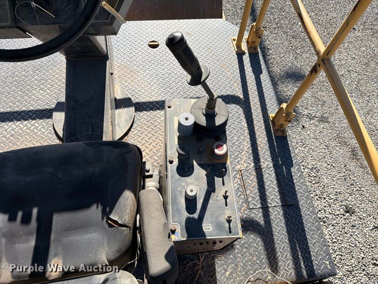 image for item FI2026 2001 Caterpillar CB-5340 double drum vibratory roller