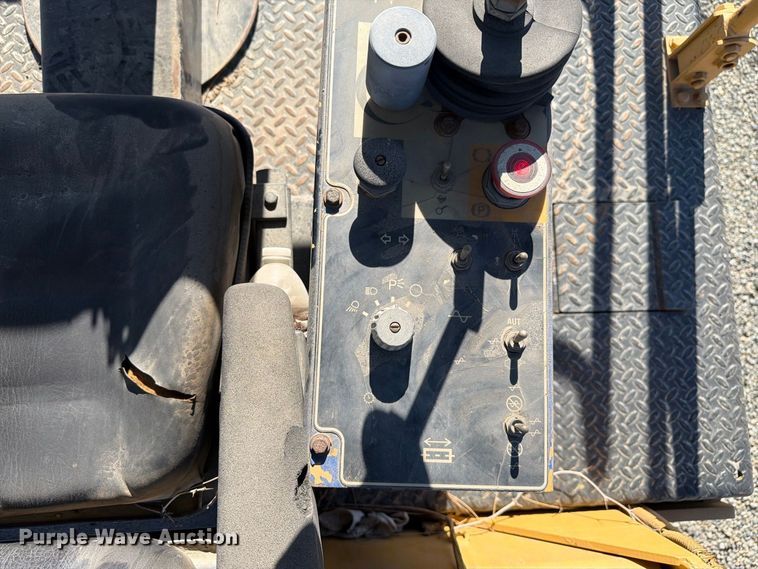 image for item FI2026 2001 Caterpillar CB-5340 double drum vibratory roller