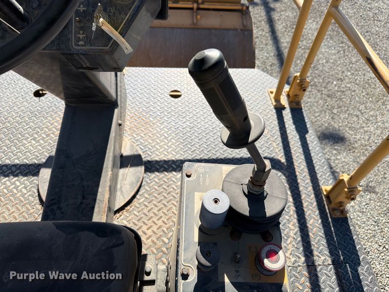 image for item FI2026 2001 Caterpillar CB-5340 double drum vibratory roller