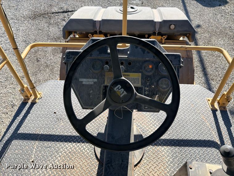 image for item FI2026 2001 Caterpillar CB-5340 double drum vibratory roller