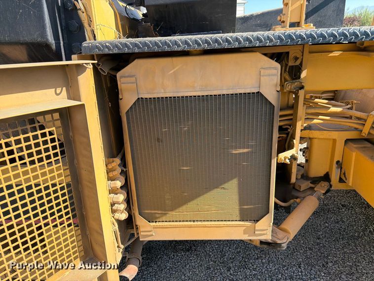 image for item FI2026 2001 Caterpillar CB-5340 double drum vibratory roller
