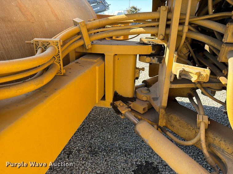 image for item FI2026 2001 Caterpillar CB-5340 double drum vibratory roller