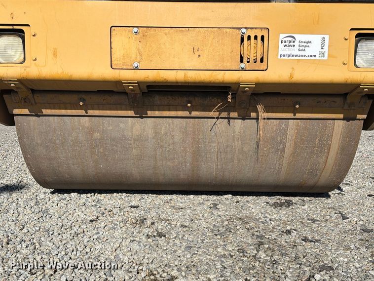 image for item FI2026 2001 Caterpillar CB-5340 double drum vibratory roller