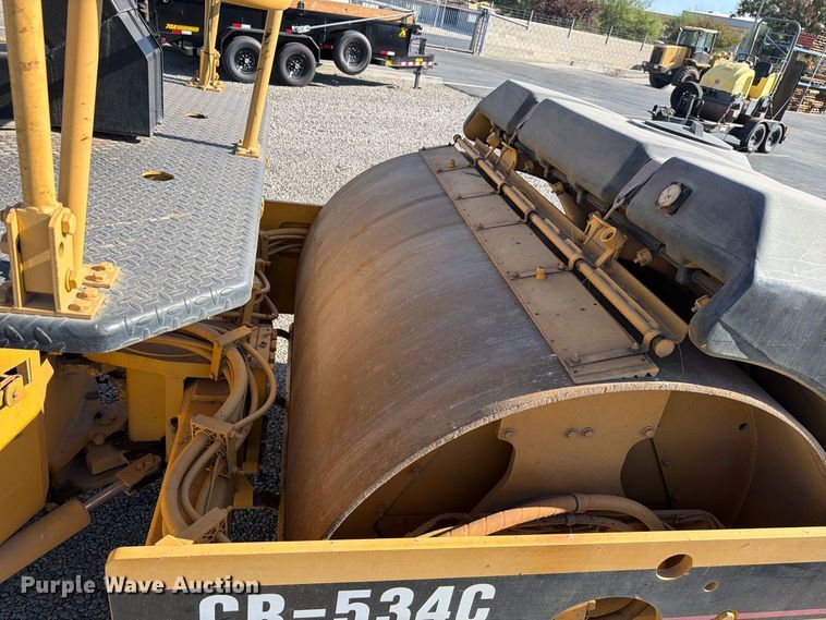 image for item FI2026 2001 Caterpillar CB-5340 double drum vibratory roller